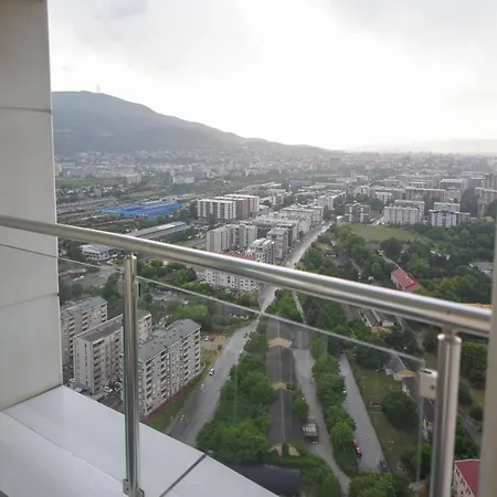 Sky Deluxe Fitness & *